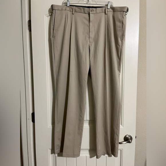 Haggar Other - Hagar No Iron Classic Fit Khaki 44x32